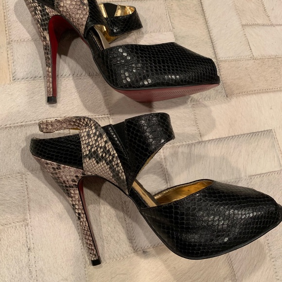 Italian python heels - Picture 2 of 3